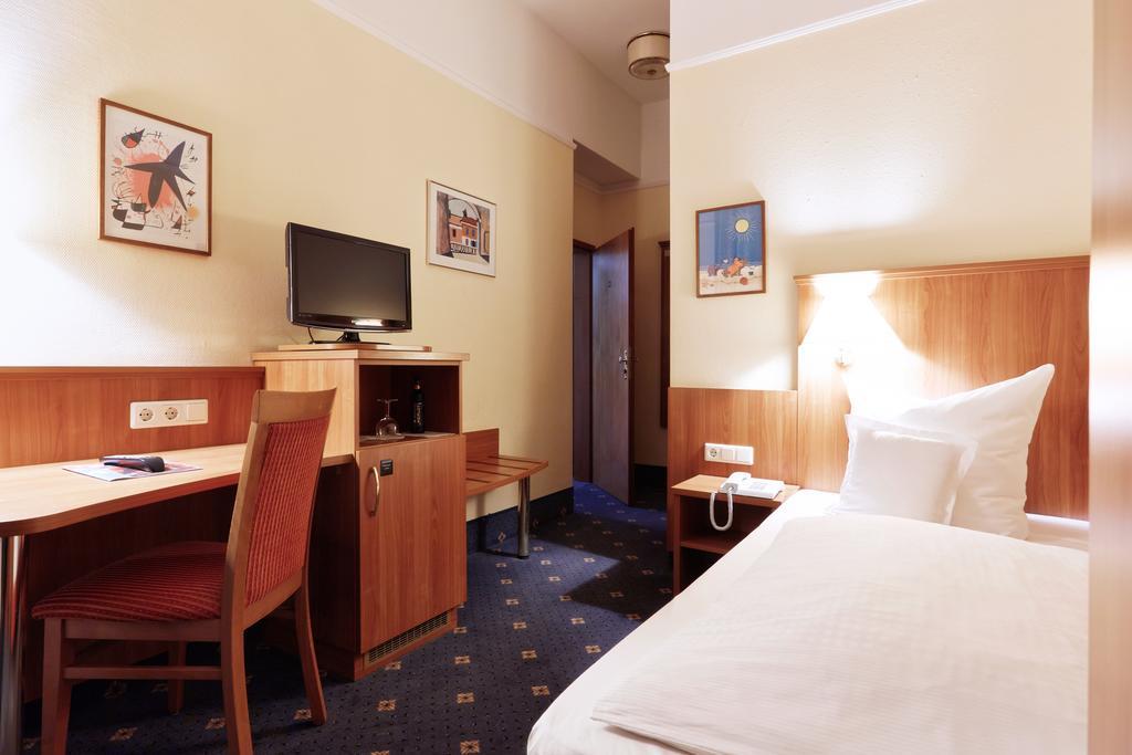 Single Room,288343100:JPEG