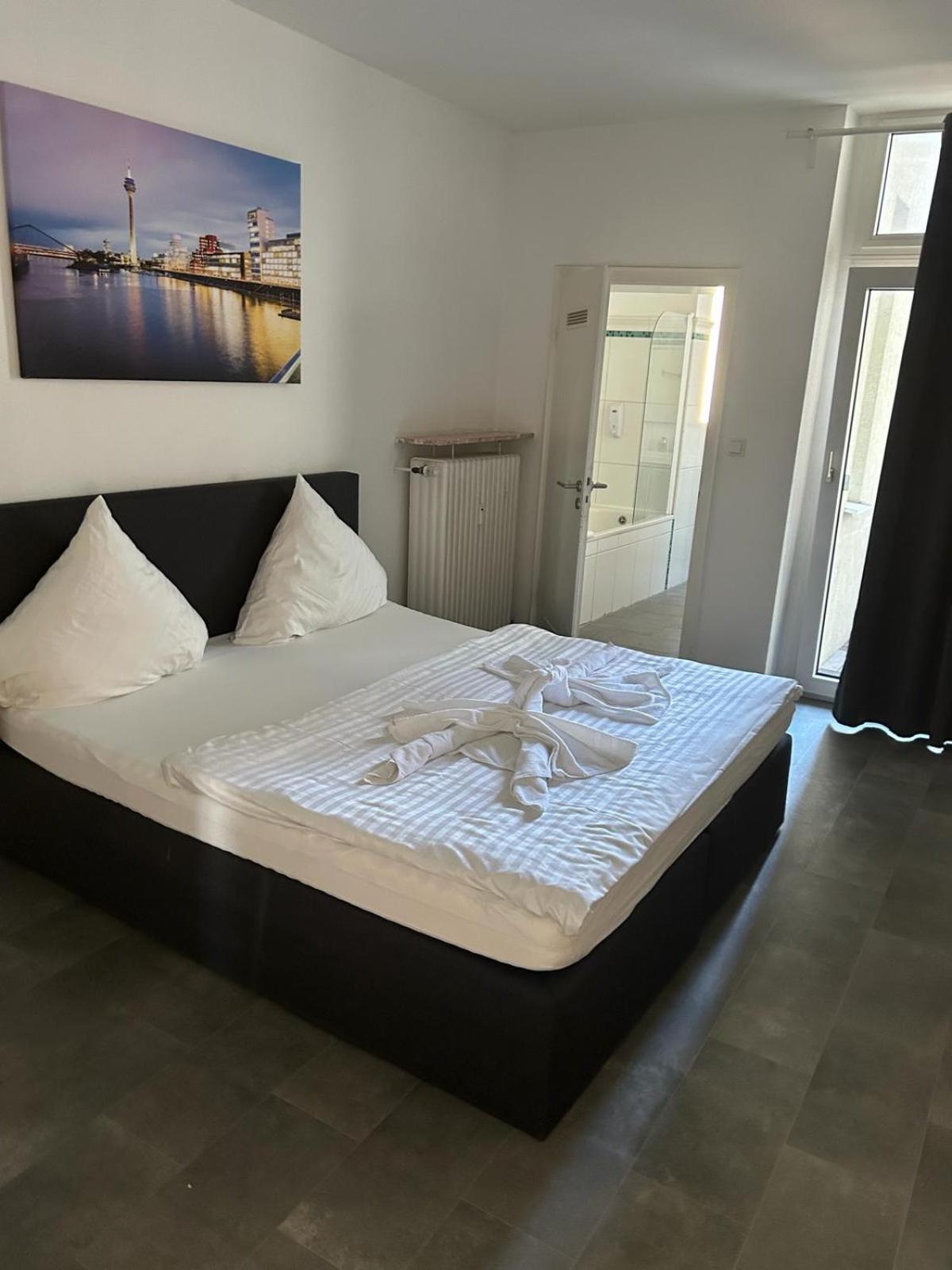 Three-Bedroom Suite,1499372059:JPEG
