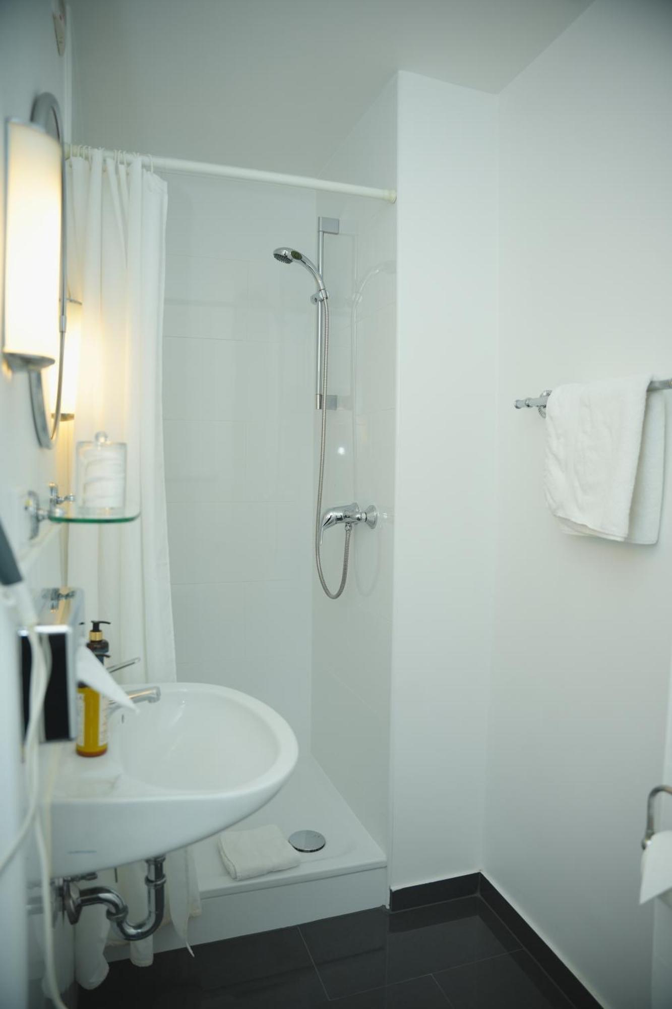 Bath Robe Single Room with Private External Bathroom