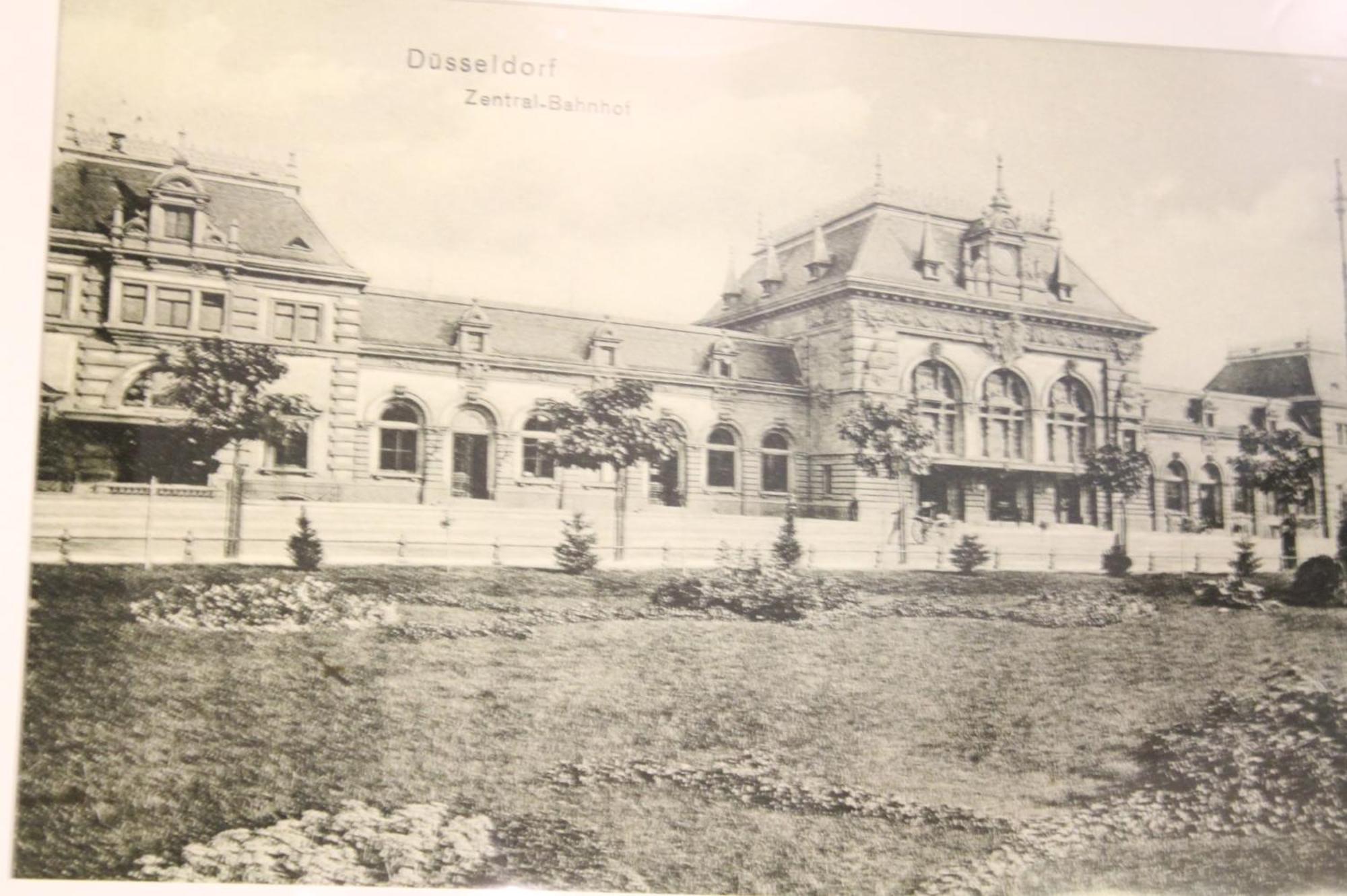 Apartment with Balcony,389556474:JPEG