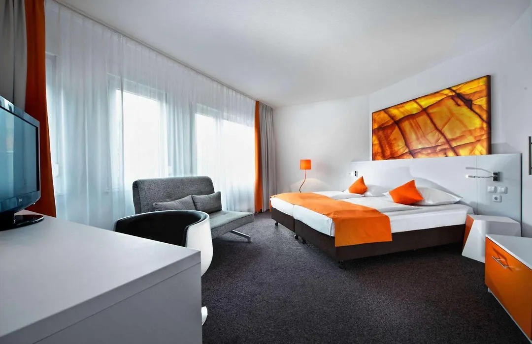 Wyndham Garden Duesseldorf City Centre Koenigsallee-1