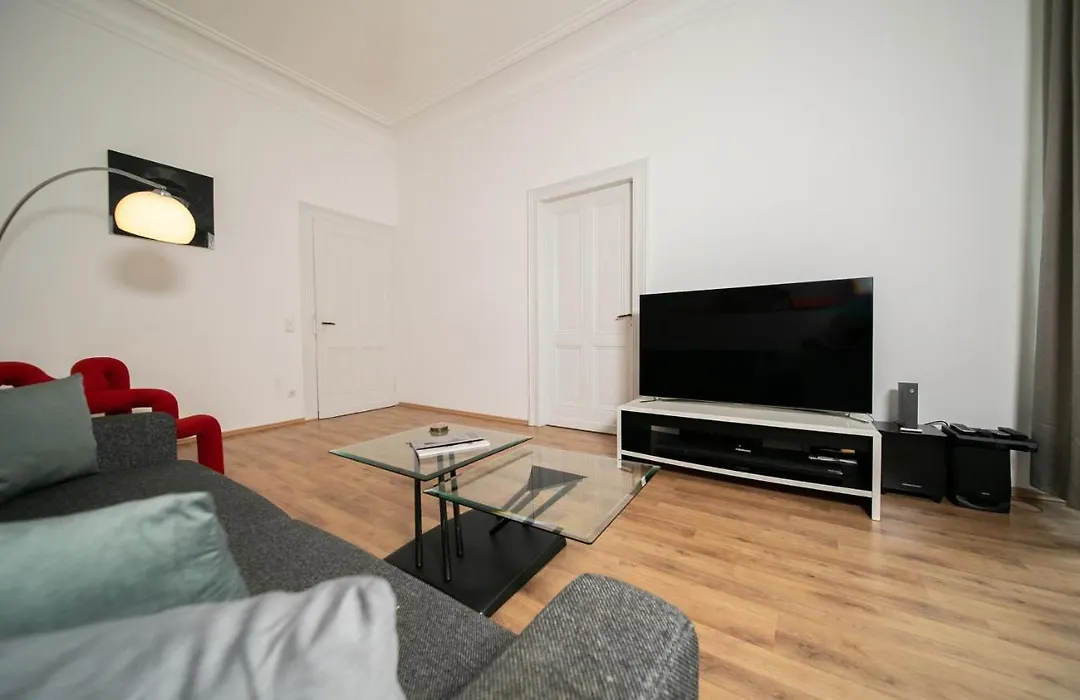 WHITE 60 QM Apartment - Zentral - Balkon - Messe-1