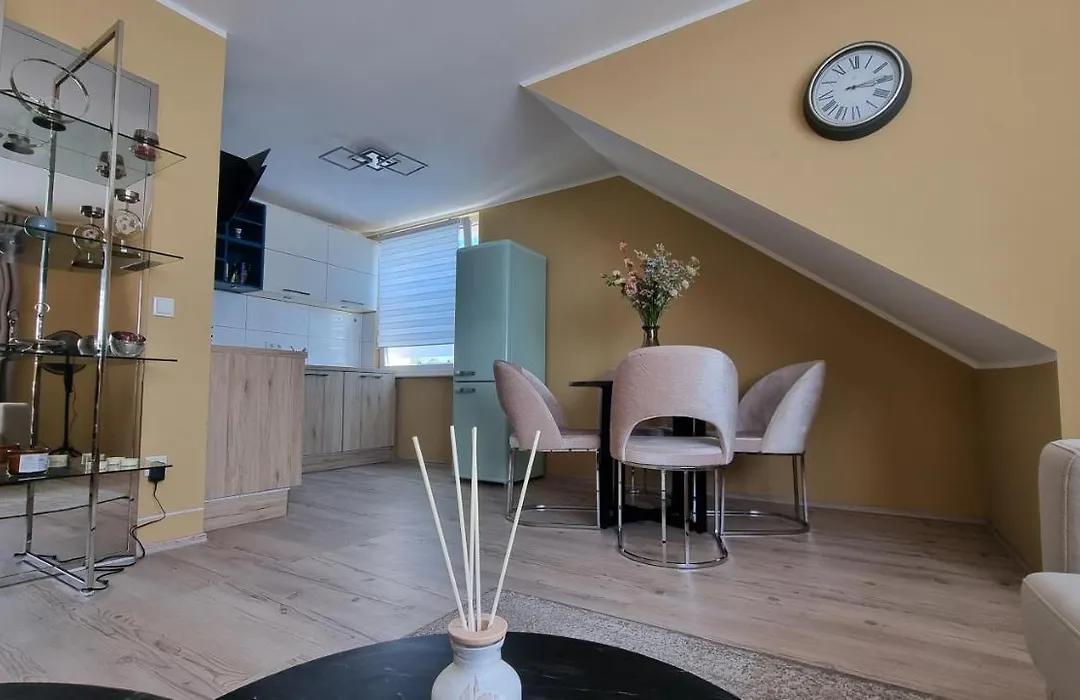 Lovely 2-Bedroom Unit In Duesseldorf Tastefully Furnished-1