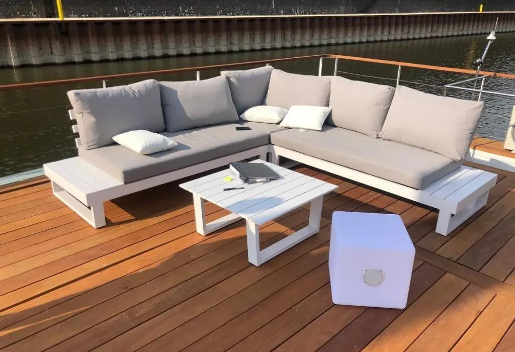 Wunderschoenes Hausboot Im Medienhafen-1