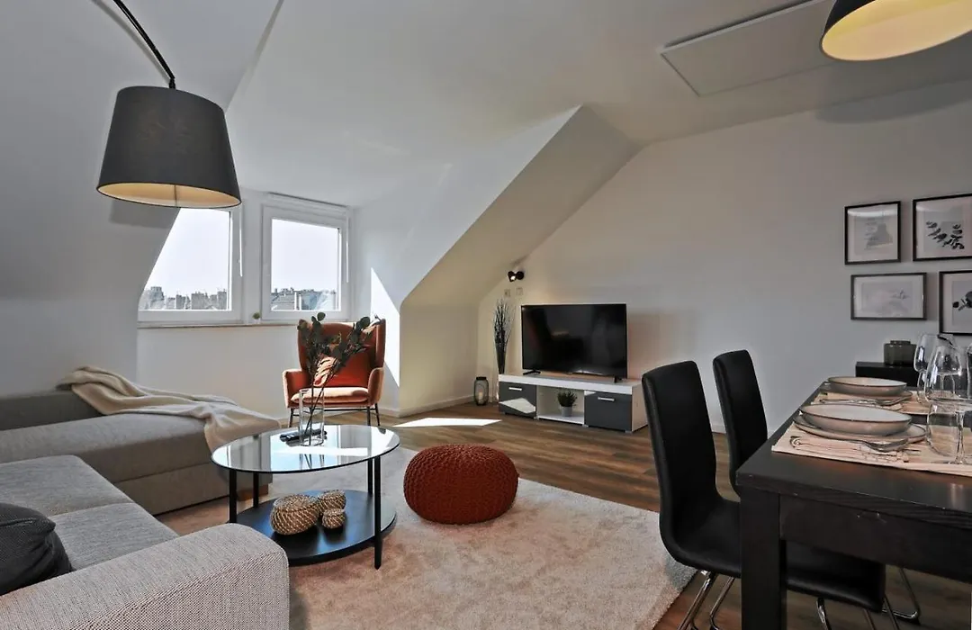 'Traveller Lodge' Grosszuegiges Apartment - 3 Bedroom 10Min To Hbf, Full Kitchen, Homeoffice, Netflix, Wifi-1
