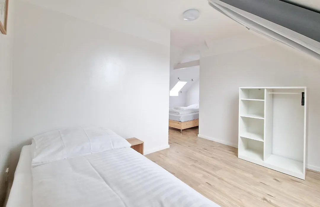 Tolstov Apartments - 1 Or 3 Room Apartments - 20 Min Messe Dus And Old Town Dus-1