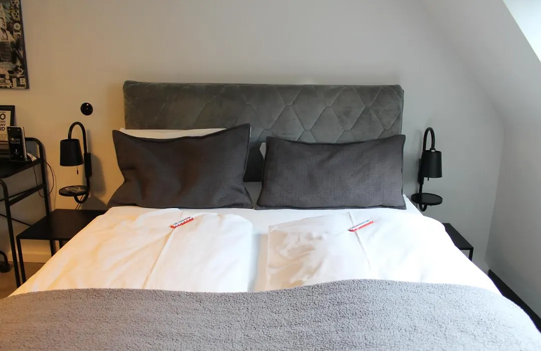 Square Rooms 20-1