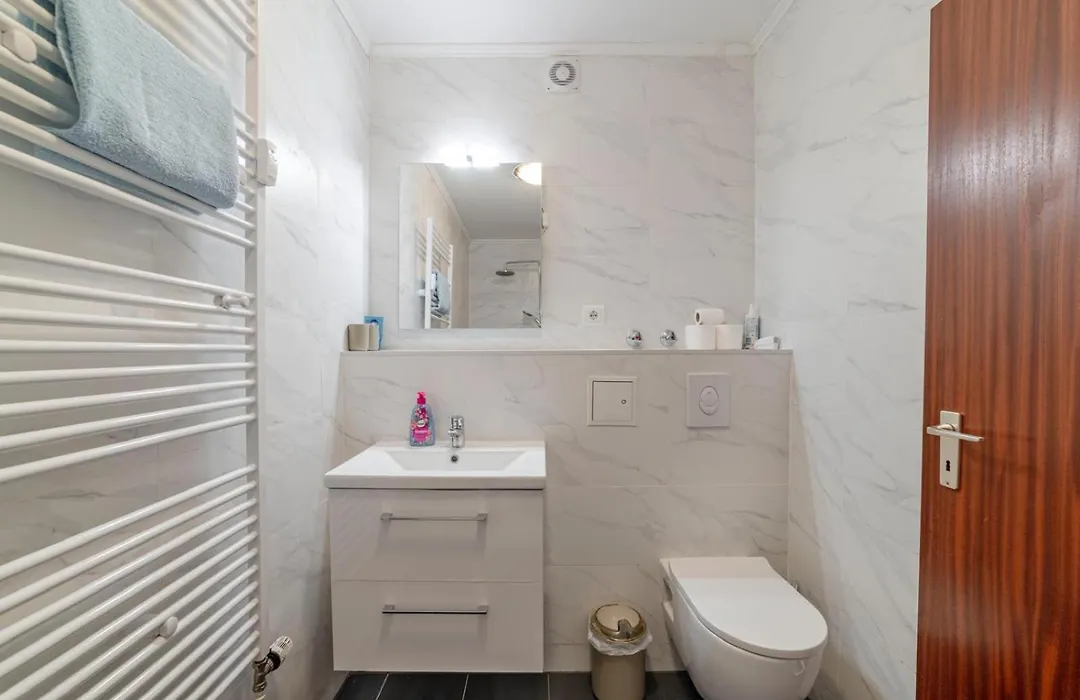 Schoene, Moeblierte Wohnung Mit Balkon Und Tiefgarage-1