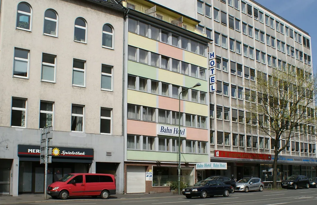 Bahn-Hotel-1