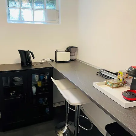 Souterrain Zimmer Mit Separatem Eingang Und Bad-3