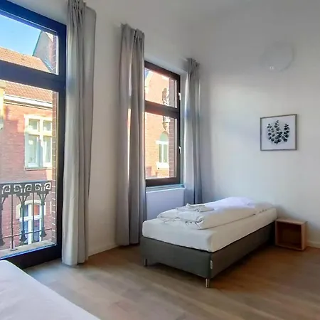 Tolstov Apartments - City Apartments With 2 , 3 And 6 Rooms - 15 Min To Messe Dus And Old Town Dus-3