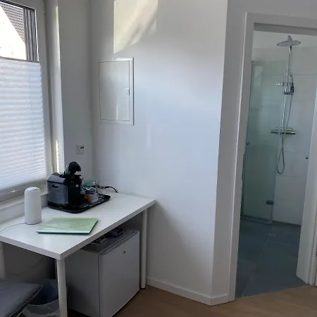 Messezimmer Nahe Der Duesseldorfer Messe Mit Eigenem Eingang Und Gratis Minibar-2