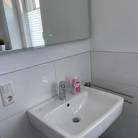Messezimmer Nahe Der Duesseldorfer Messe Mit Eigenem Eingang Und Gratis Minibar-3