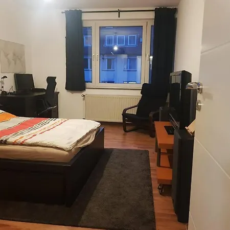 Zentrale Und Gemuetliche Wohnung-3