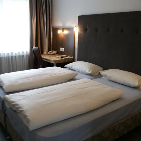 Bahn-Hotel-3