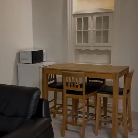 Adam'S Hostel - Self Check-In & Only Private Rooms-2
