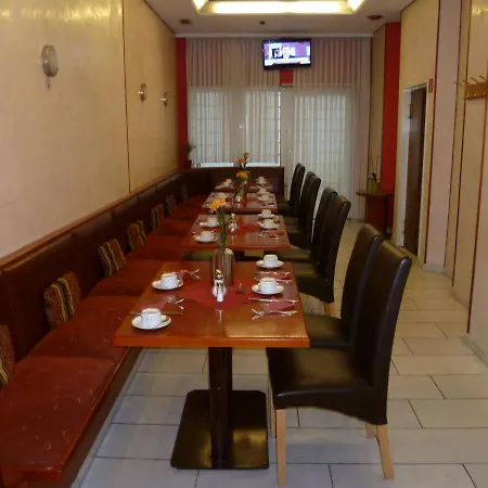 Hotel Mondial-2