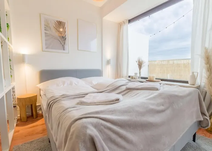 Ferienwohnung Design Studio mit Mini-Dachterasse nahe Messe/HBF Düsseldorf