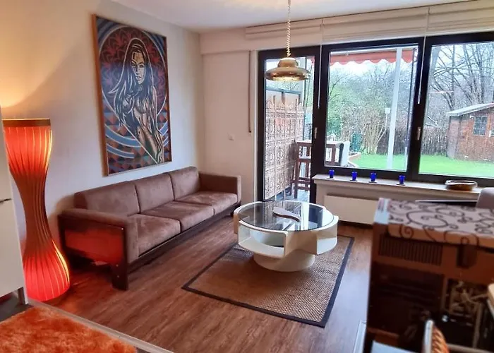 "Su Casa" Apartment Deluxe - With Private Underground Parking Space, Near The Botanic Garden & University Düsseldorf