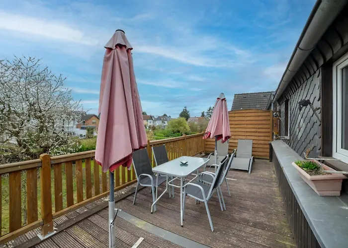 Cozy Villa With Garden, Balcony And Parking Area In Duesseldorf che accetta animali