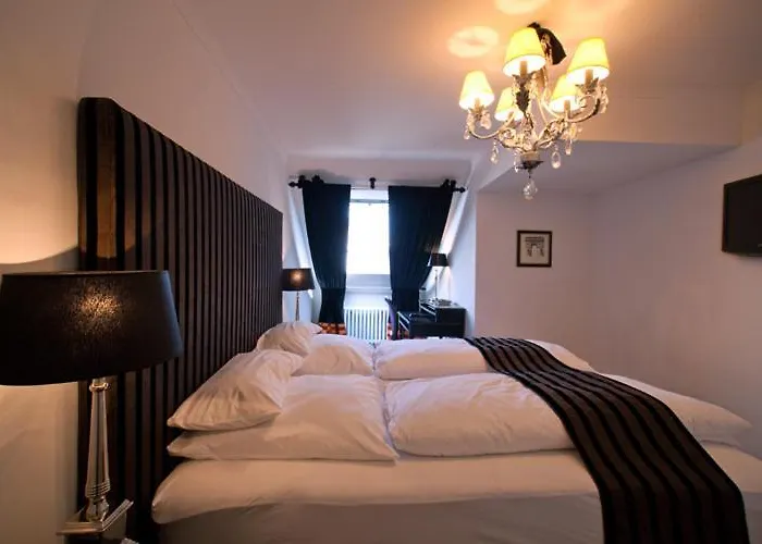 Hotels nahe Bibliothek des Goethe-Museums
